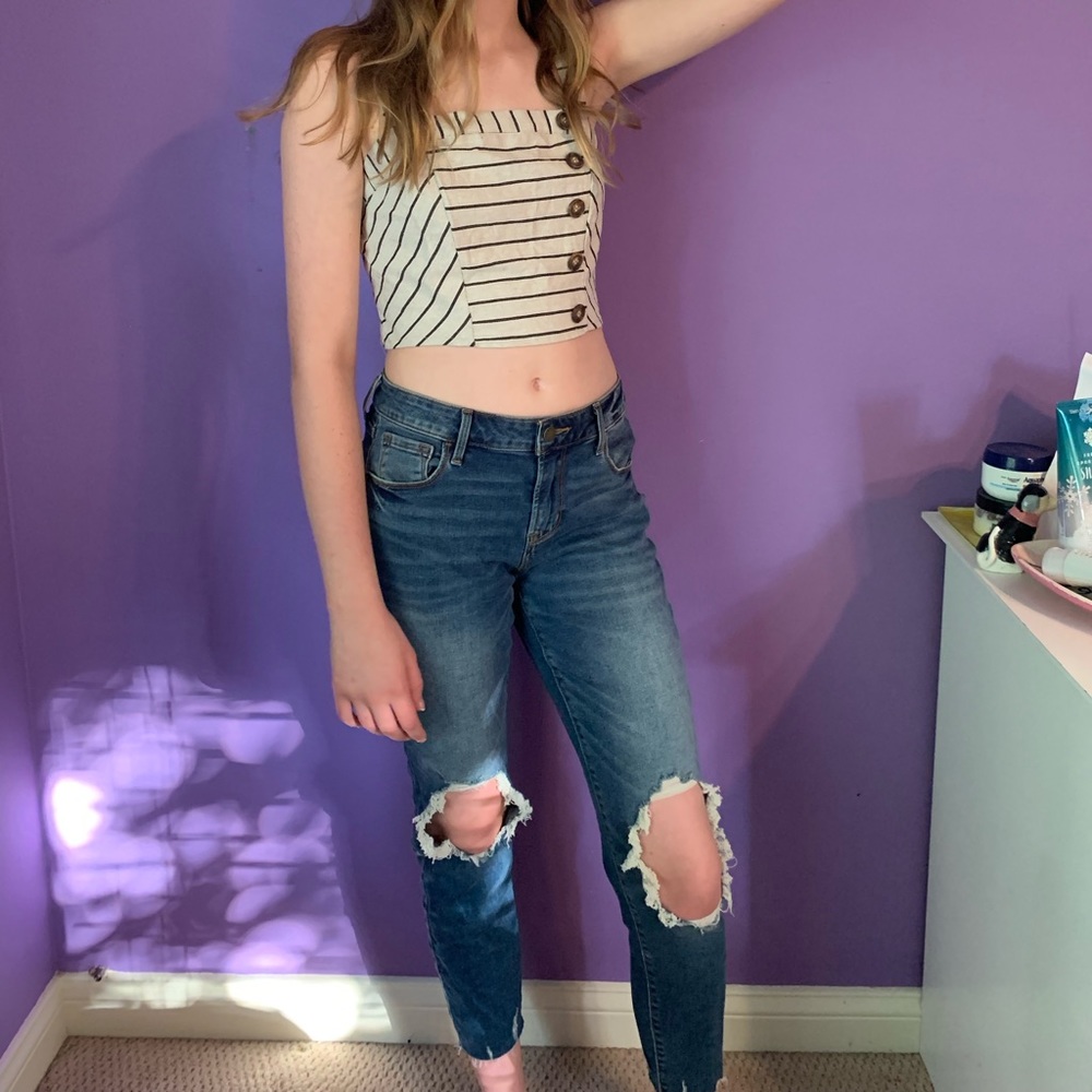 Cute cropped ripped jeans